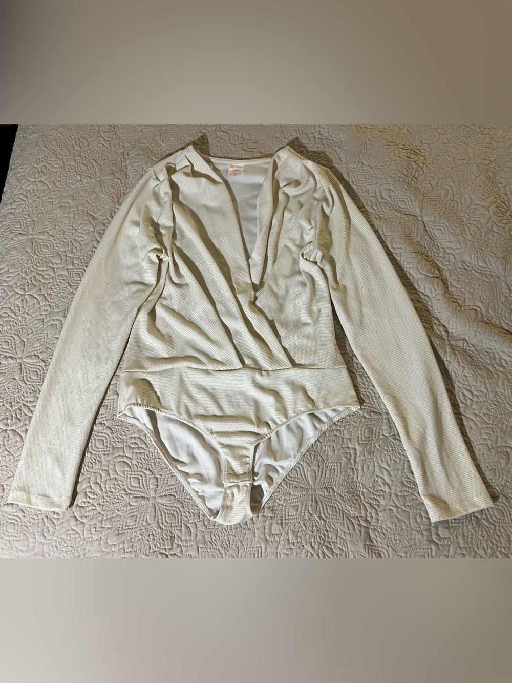 No Boundaries Ivory Wrap V-Neck Long Sleeve Bodysuit XL/XG 15-17 Opaque